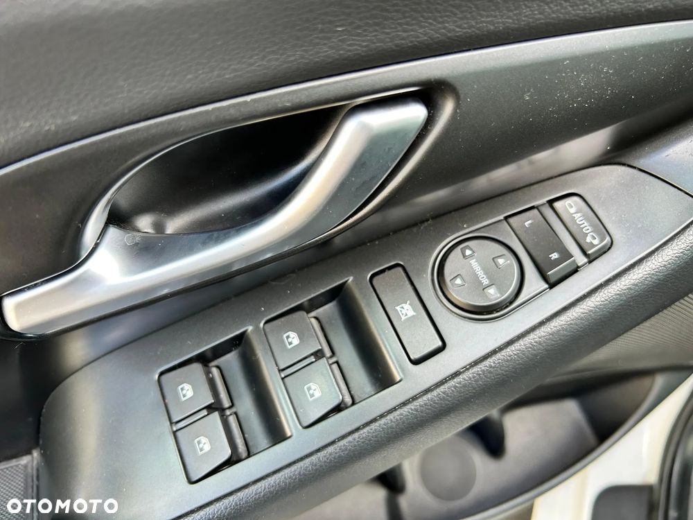 Hyundai i30 1.6 D Comfort - 13