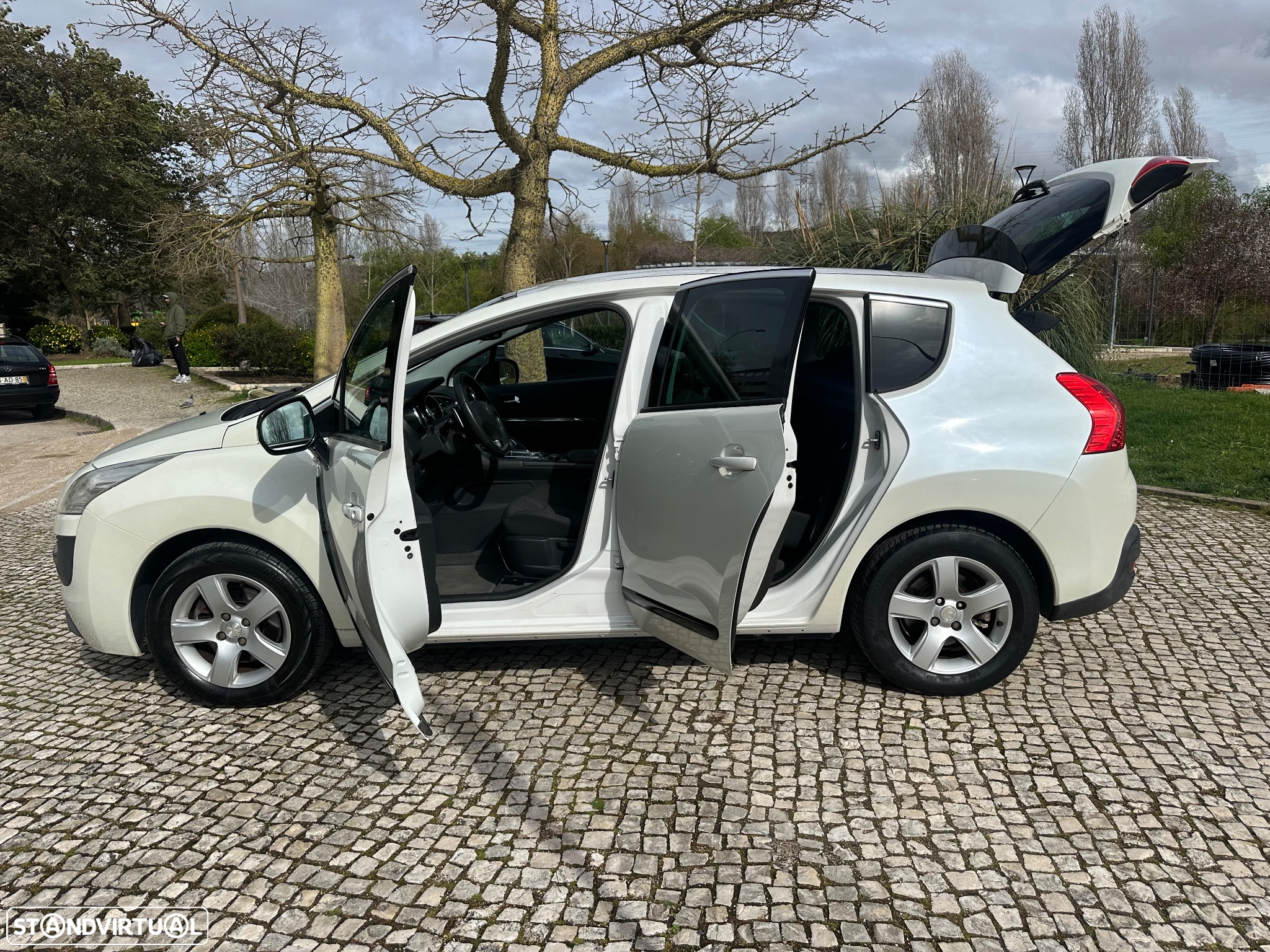 Peugeot 3008 2.0 HDi Hybrid4 99g - 12