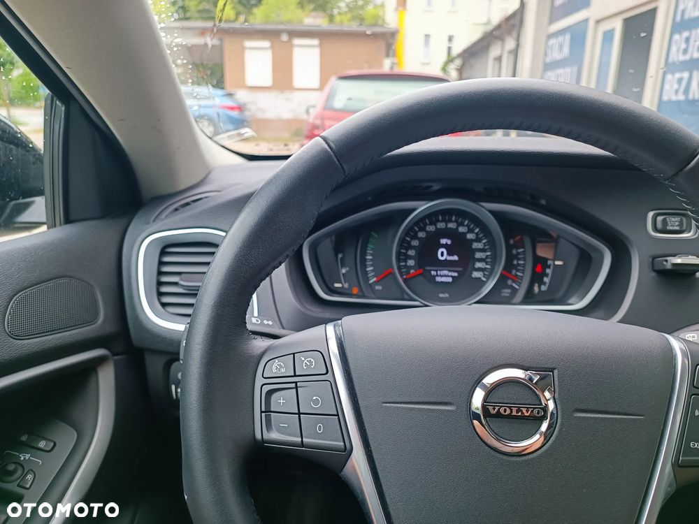 Volvo V40 T3 Geartronic Momentum - 19