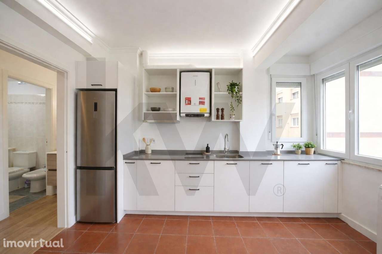 T2 Remodelado | Metro de Odivelas | Elevador | 2 WC | Luz Natural - Grande imagem: 2/15