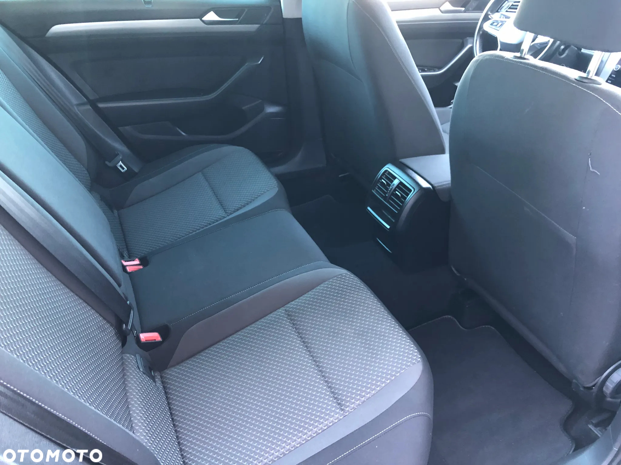 Volkswagen Passat Variant 2.0 TDI SCR DSG Business - 15