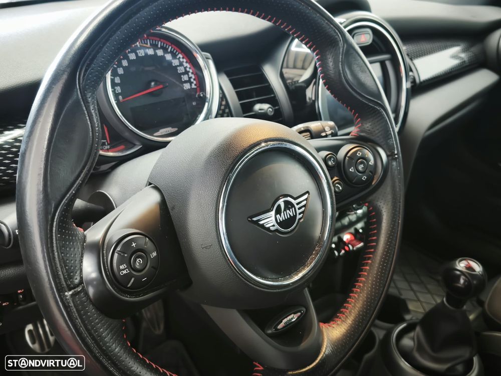 MINI 3 Portas John Cooper Works - 13