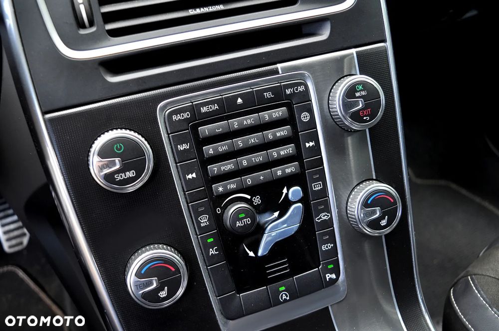 Volvo V60 D4 Geartronic R-Design - 28