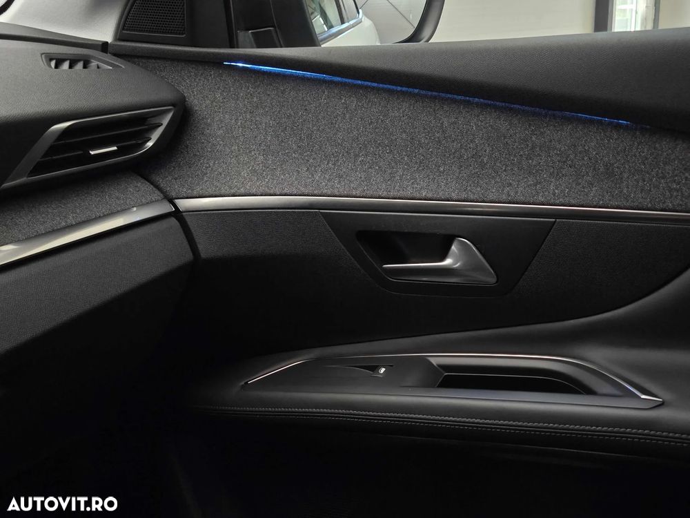 Peugeot 3008 1.2 PureTech Turbo S&S EAT6 Allure - 31