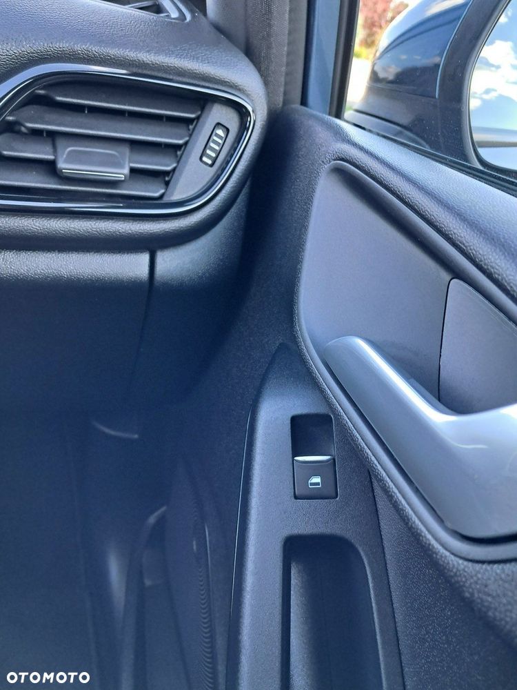 Ford Fiesta - 25