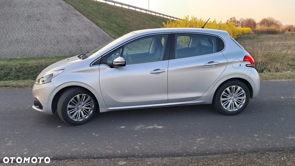 Peugeot 208 1.2 PureTech Allure - 2