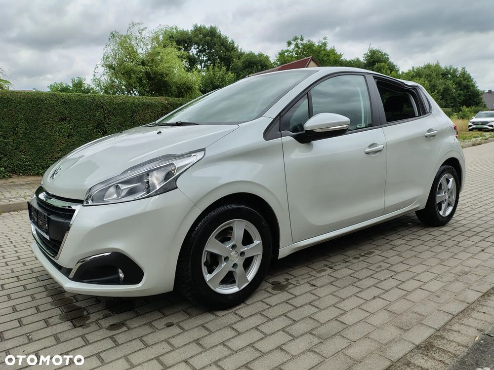 Peugeot 208 - 4