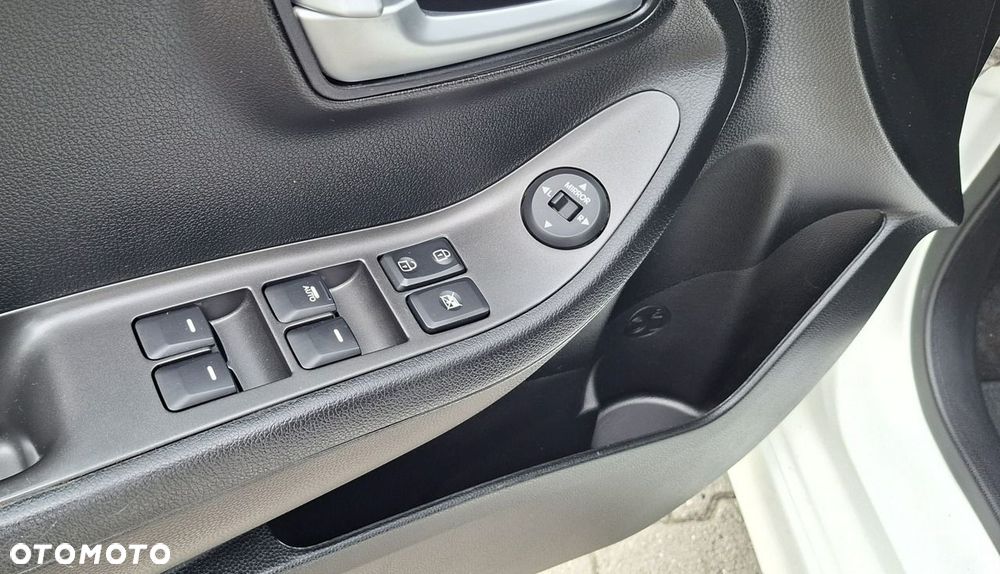Toyota Yaris - 12
