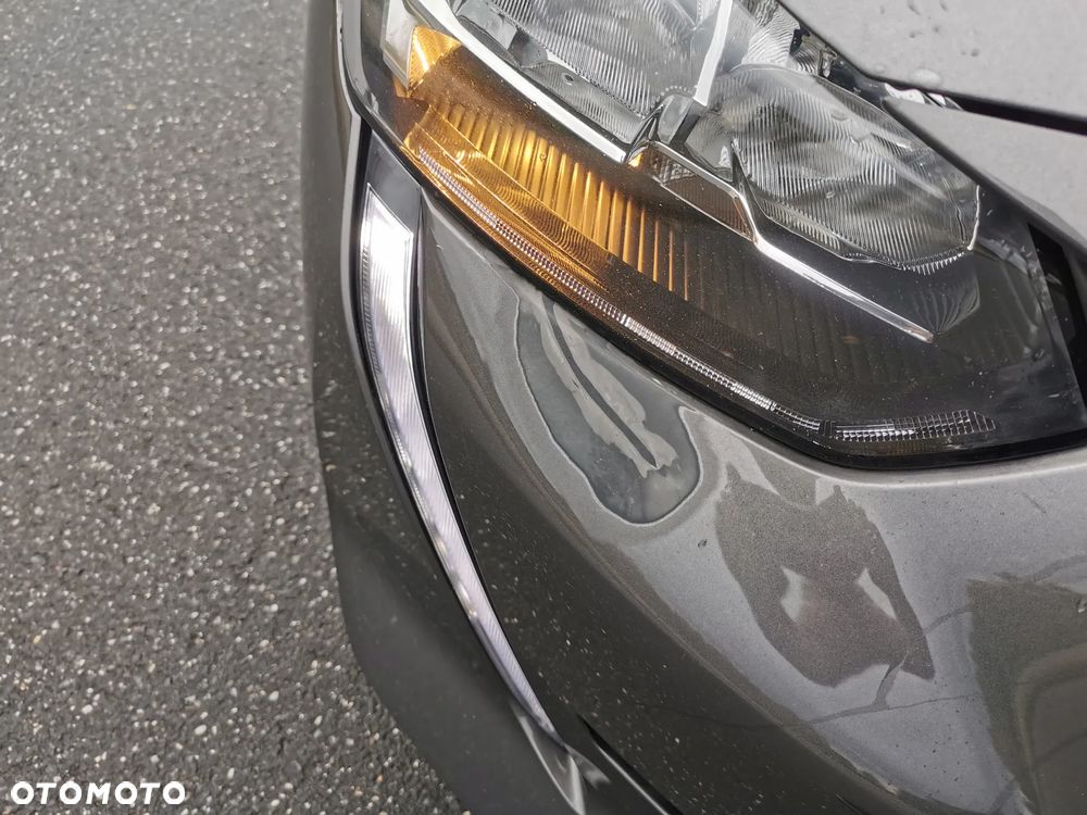 Peugeot 208 - 5
