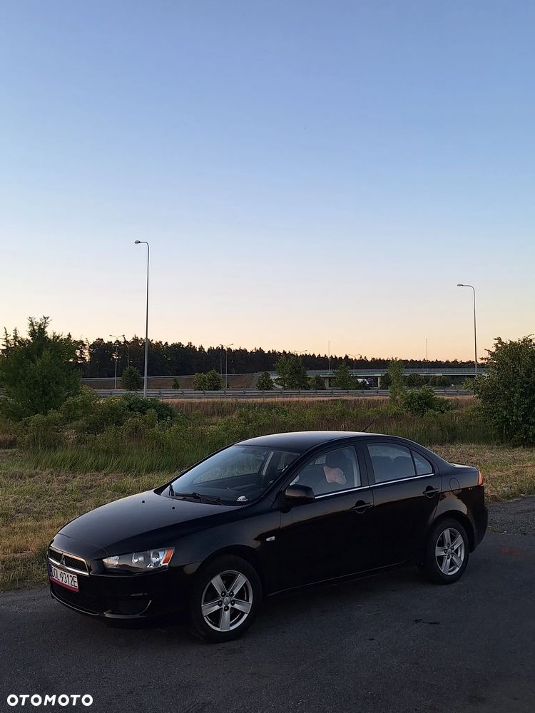 Mitsubishi Lancer 1.5 Invite - 1