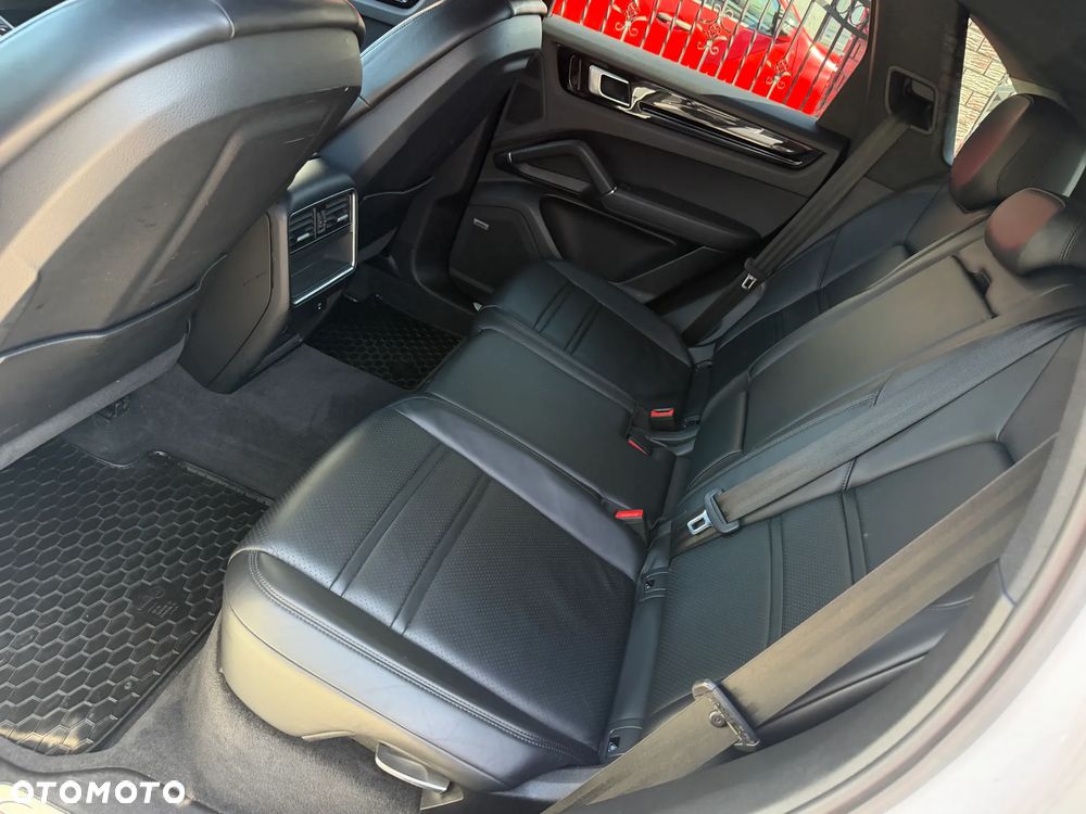 Porsche Cayenne Standard - 30