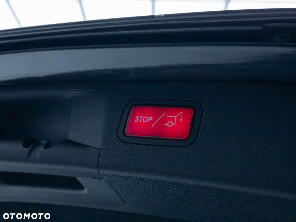 Mercedes-Benz Klasa E 300 de 4Matic 9G-TRONIC AMG Line - 38
