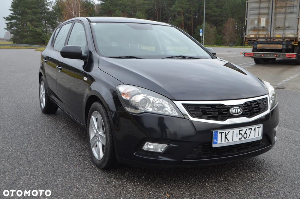 Kia Ceed - 13