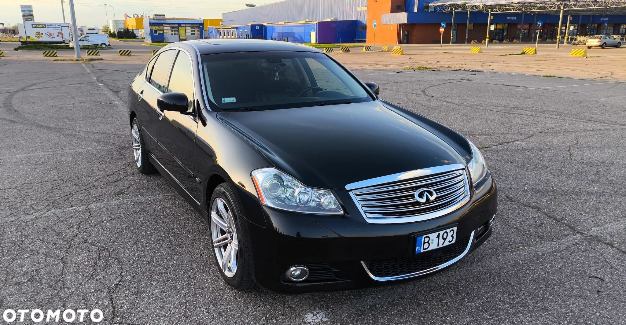 Infiniti M - 1
