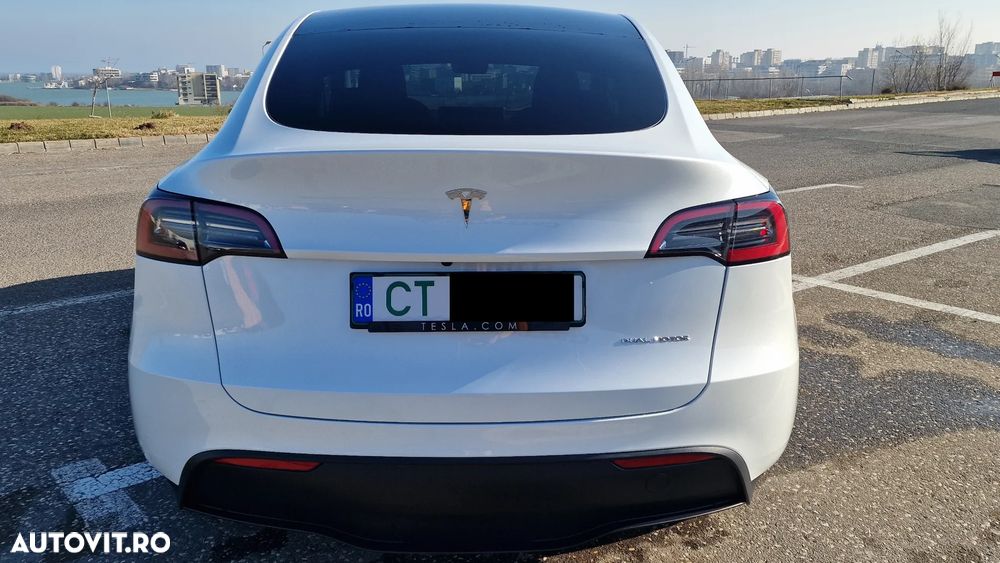 Tesla Model Y - 13