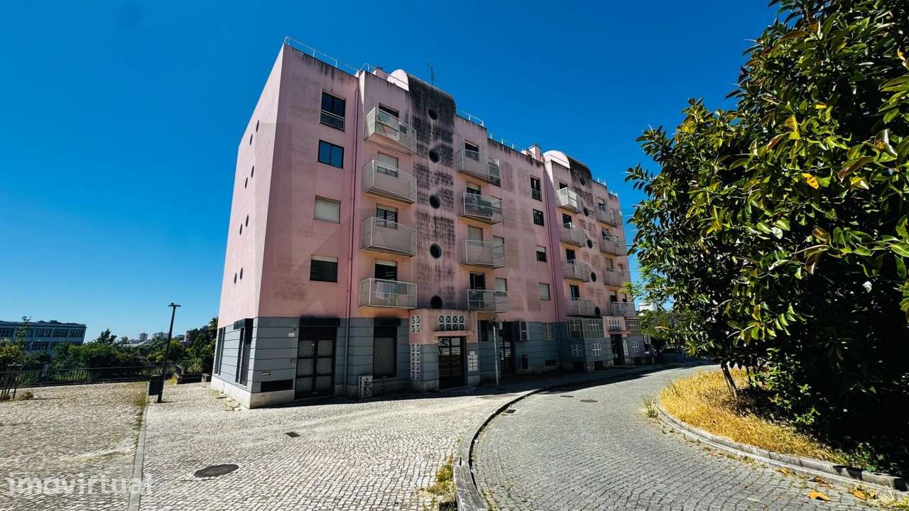 Excelente Oportunidade T3 com Elevador em Lisboa – Rua Carlos George - Grande imagem: 3/4