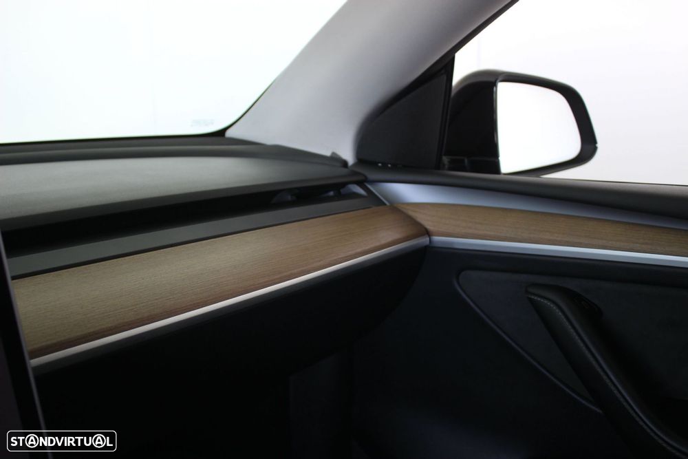 Tesla Model Y - 20