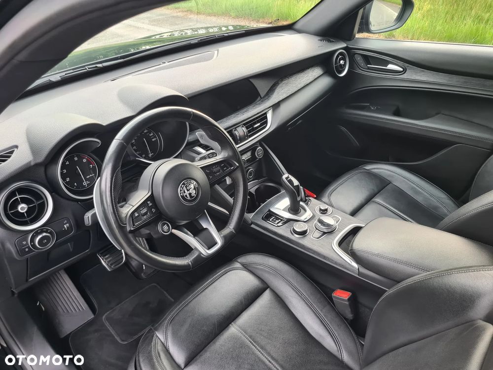 Alfa Romeo Stelvio 2.0 Turbo 16V AT8-Q4 Veloce - 3
