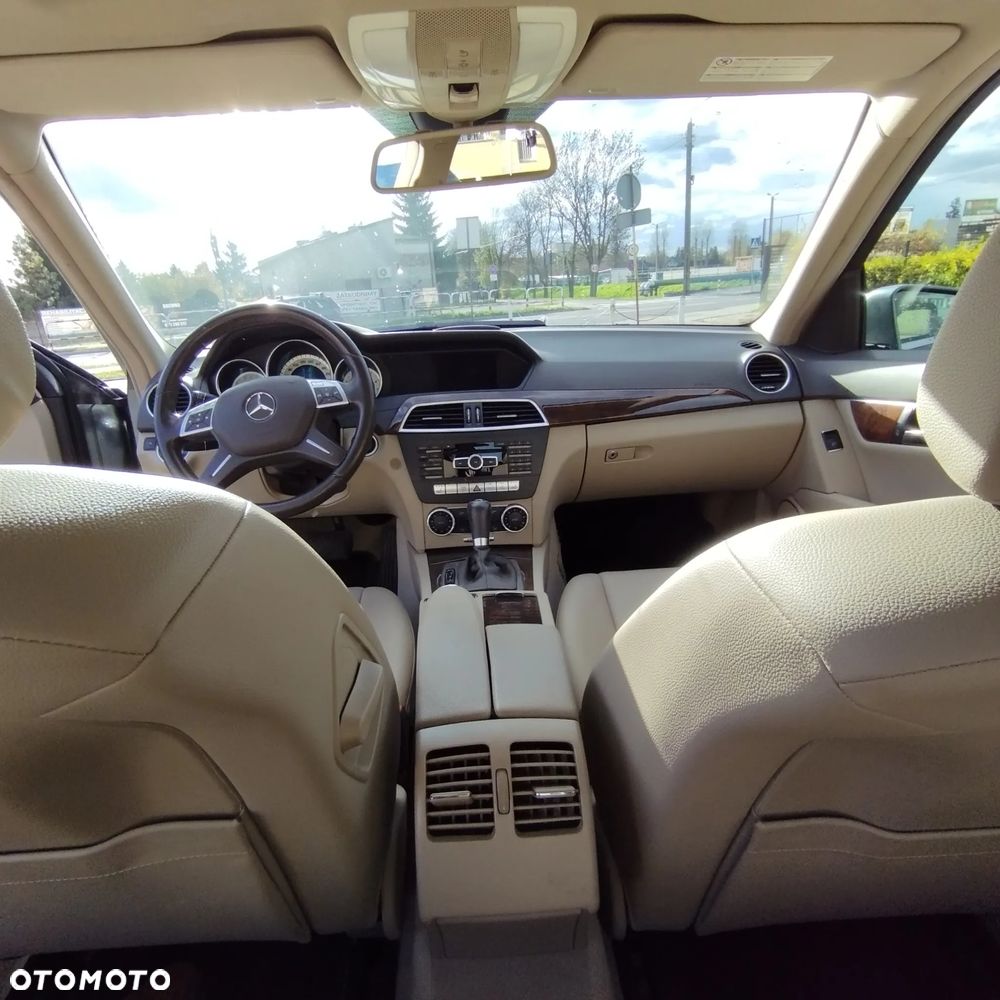 Mercedes-Benz Klasa C 250 CGI BlueEff Elegance - 17