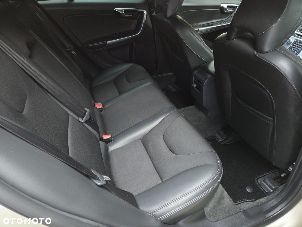 Volvo V60 Cross Country D4 Geartronic - 28