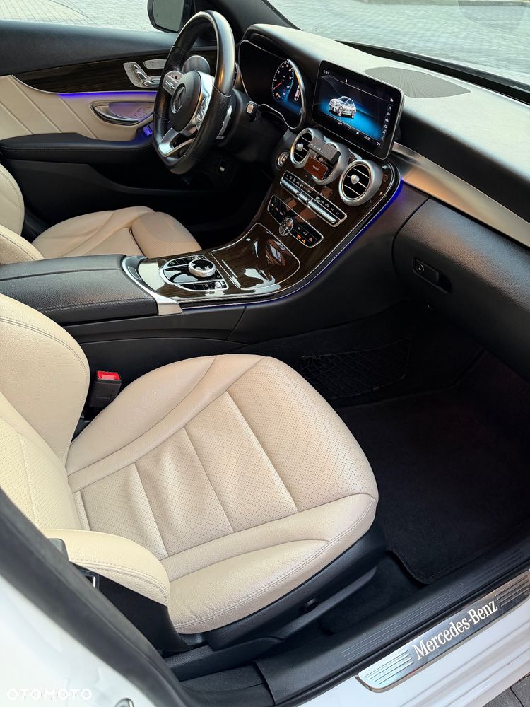 Mercedes-Benz Klasa C 300 4MATIC 9G-TRONIC - 9