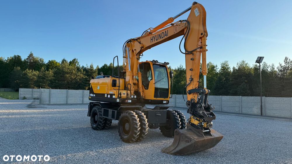 Hyundai Robex 140 - 1