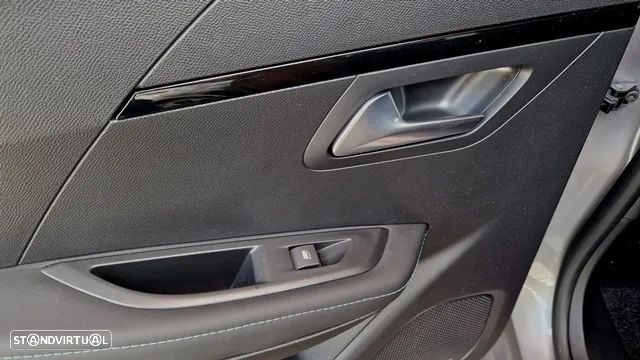 Peugeot e-208 Allure - 20
