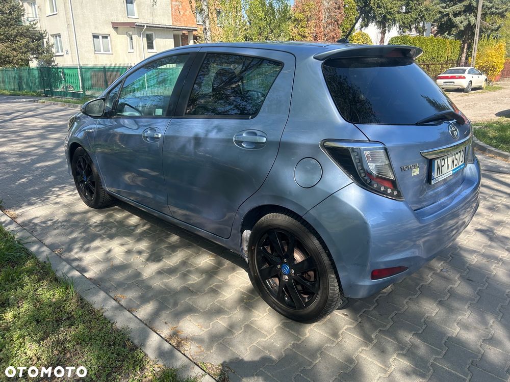 Toyota Yaris Hybrid 100 Premium - 8