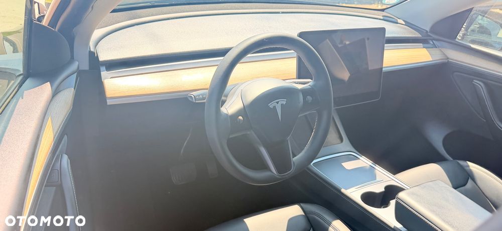 Tesla Model Y Long Range Dual Motor AWD - 9