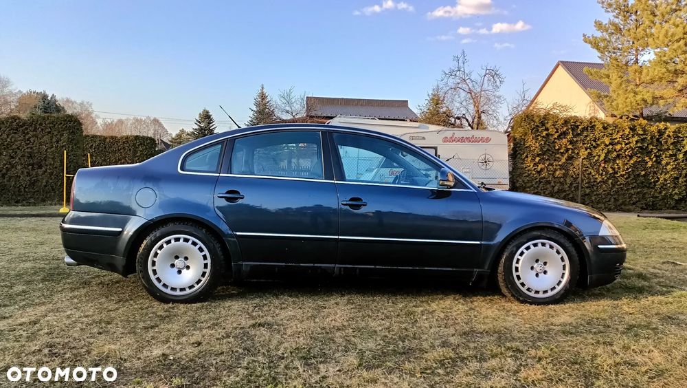 Volkswagen Passat 2.5 TDI 4Mot Highline - 4