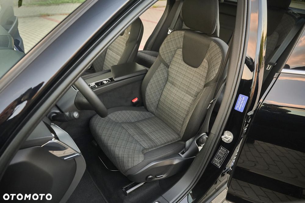 Volvo XC 60 B4 D AWD Momentum Pro - 27