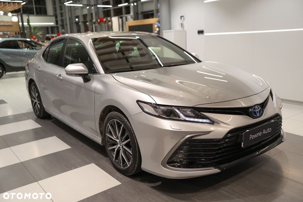 Toyota Camry - 4