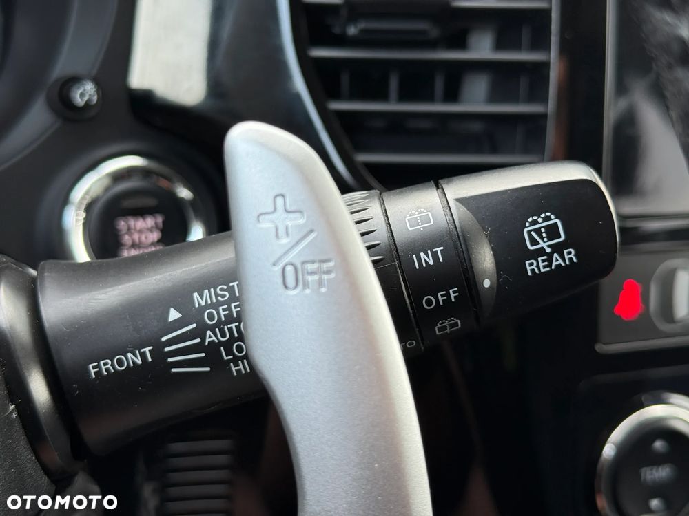 Mitsubishi Outlander - 32