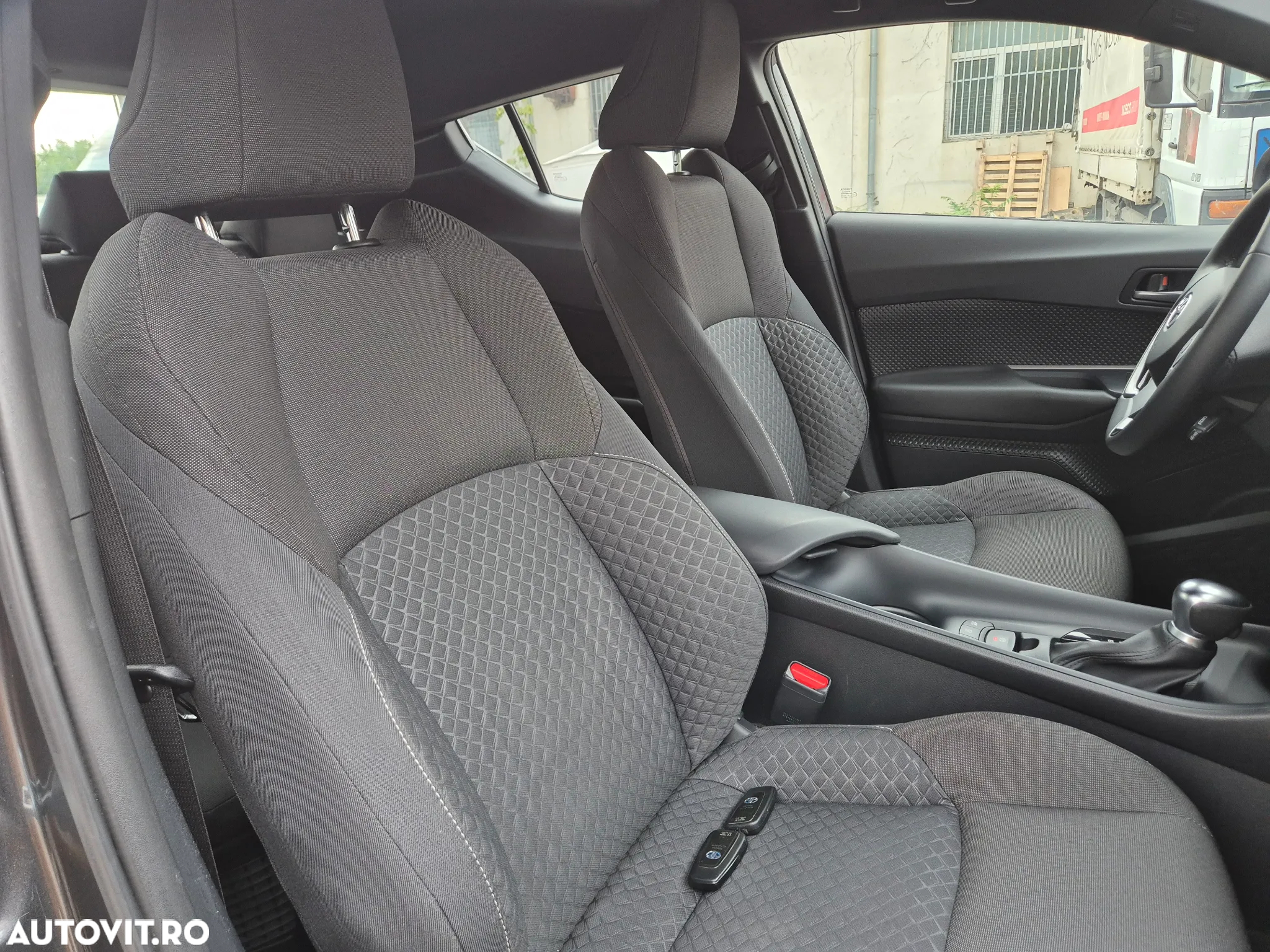 Toyota C-HR 1.8 Hybrid Business Edition - 28