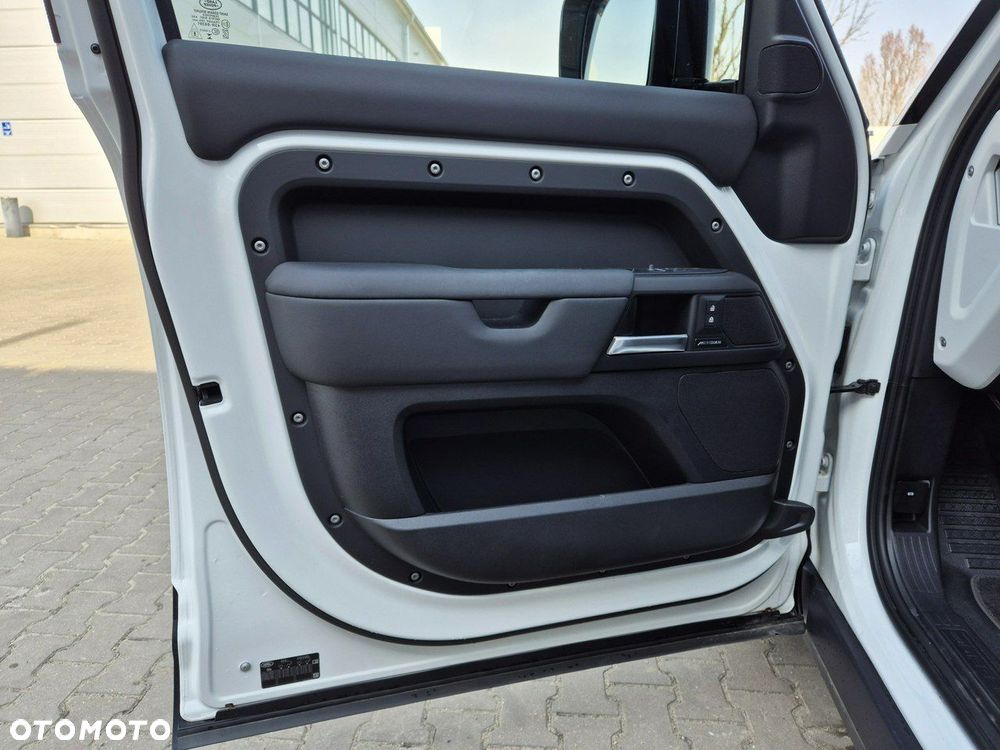 Land Rover Defender - 17