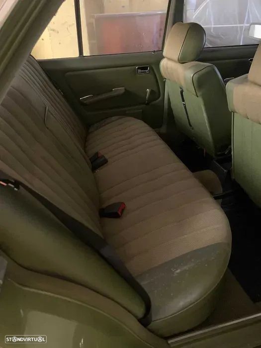 Mercedes-Benz 200 - 4