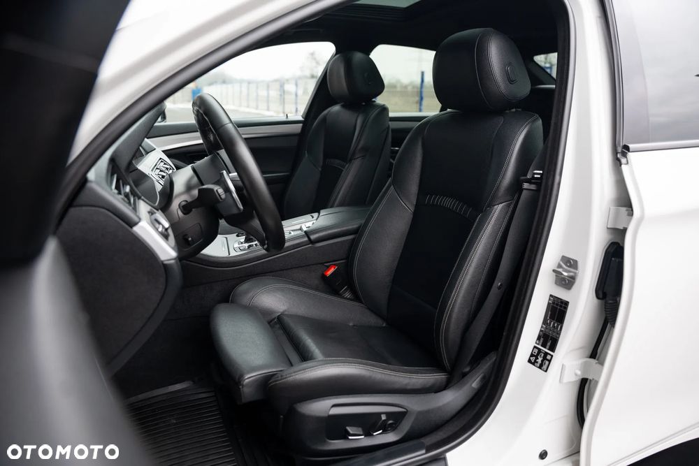 BMW Seria 5 M550d xDrive Sport-Aut - 24