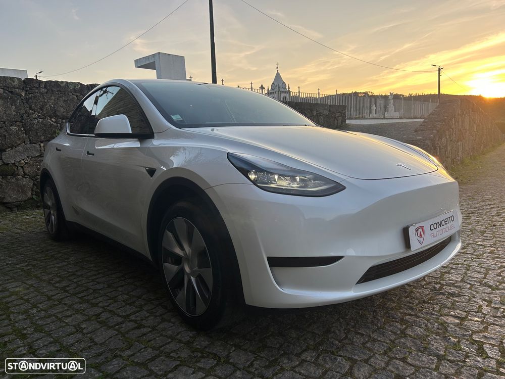 Tesla Model Y - 4
