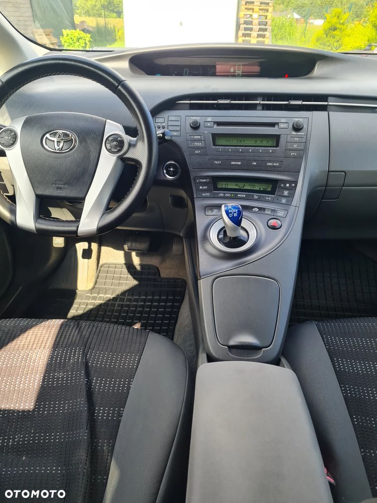 Toyota Prius (Hybrid) - 9