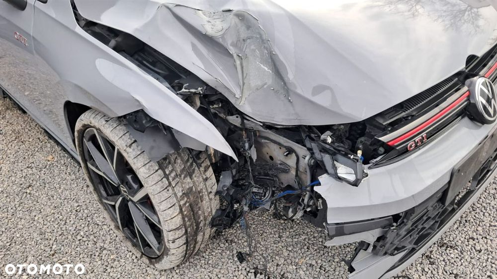 Volkswagen Golf - 25