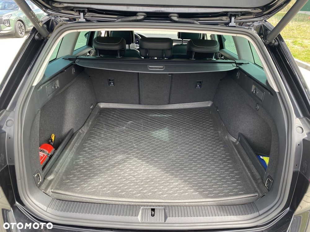 Volkswagen Passat - 12