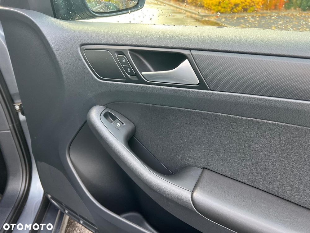 Volkswagen Jetta 2.0 Base - 22