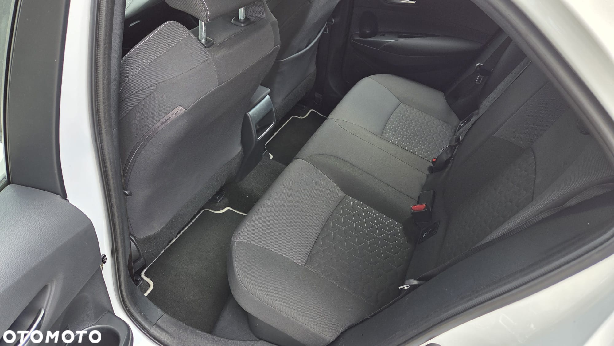 Toyota Corolla 1.8 Hybrid Business Edition - 22