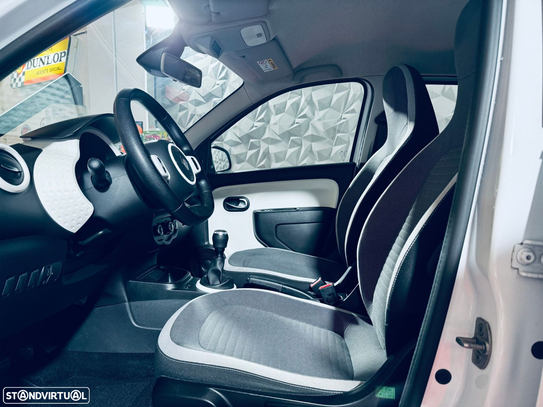 Renault Twingo SCe 75 INTENS - 24