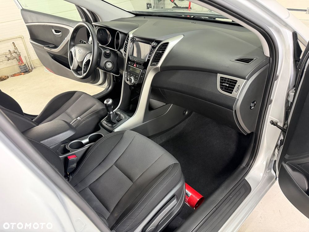 Hyundai i30 blue 1.6 CRDi Style - 21