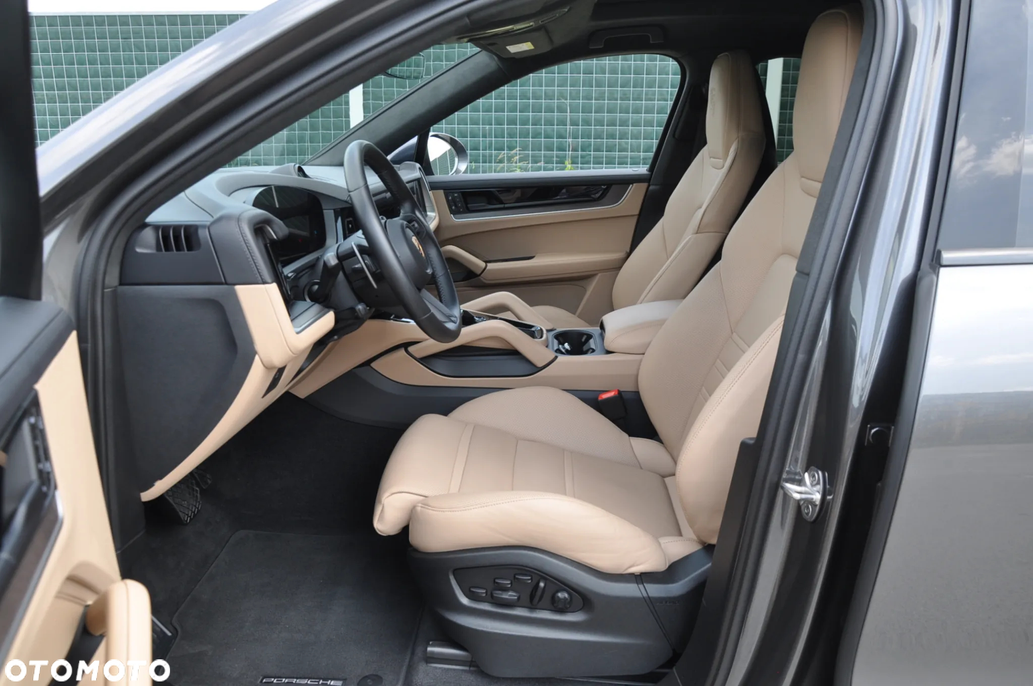 Porsche Cayenne Coupe E-Hybrid PHEV - 28
