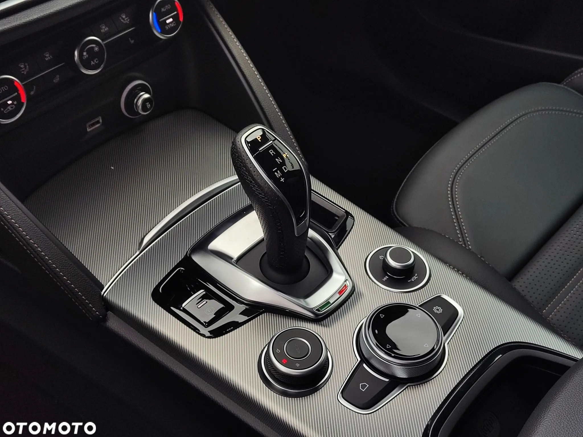 Alfa Romeo Stelvio 2.0 Turbo Intensa Q4 - 13