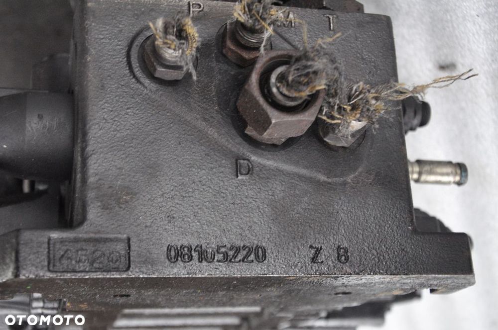 ROZDZIELACZ HYDRAULICZNY MANITOU NR 08105220 / 081102614 - 4