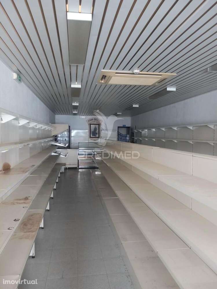 Loja para comércio/serviços em plena baixa de Redondo - Grande imagem: 4/10