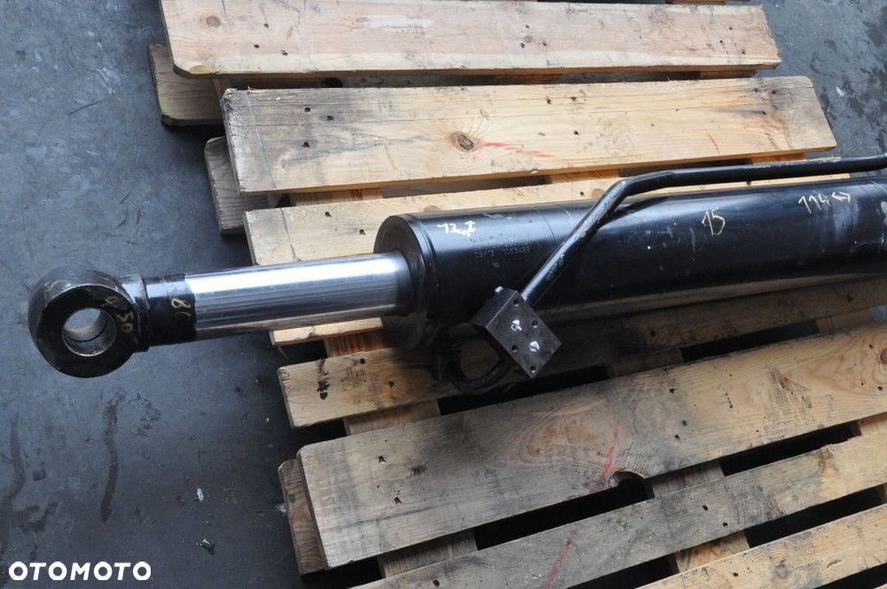 SIŁOWNIK HYDRAULICZNY MANITOU DŁ. 114 CM